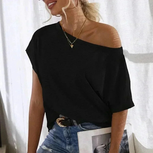 Black Casual Women's Batwing Sleeve Solid Tee - Picture 1 of 6